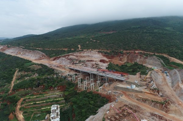 淘配网配资 云南泸丘高速公路永宁二号大桥T梁全部架设完成